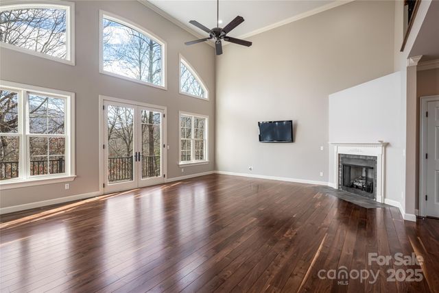 98 Sovereign Lane, Fairview, NC 28730