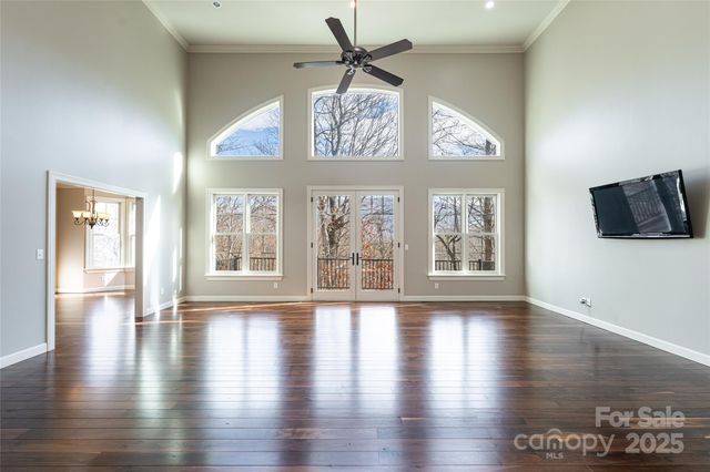 98 Sovereign Lane, Fairview, NC 28730