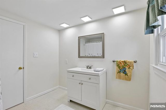 18 Patterson Street, Harrison, NJ 07029