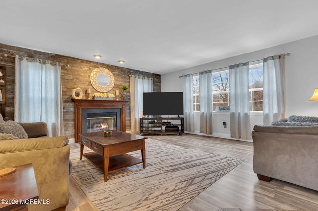 107 Shenandoah Boulevard, Toms River, NJ 08753