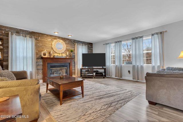 107 Shenandoah Boulevard, Toms River, NJ 08753