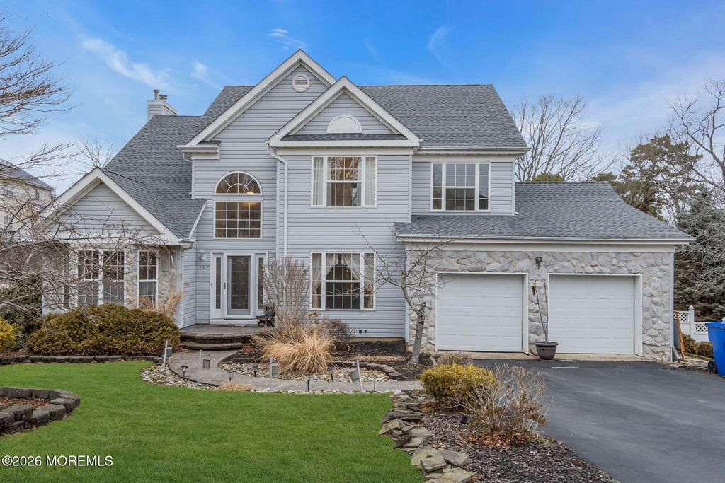 107 Shenandoah Boulevard, Toms River, NJ 08753