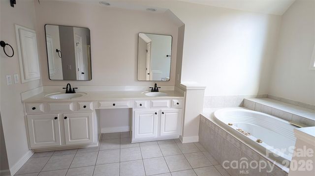 2421 Arden Gate Lane, Charlotte, NC 28262