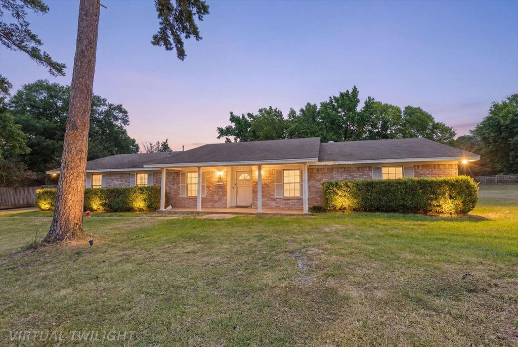 409 Reel Rd, Longview, TX 75604