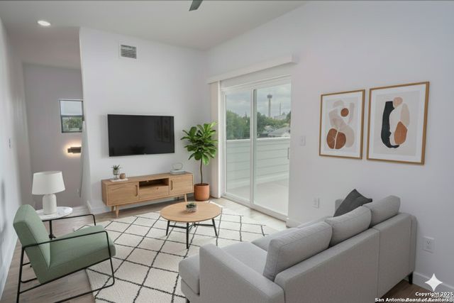 918 S Olive St 101, San Antonio, TX 78210
