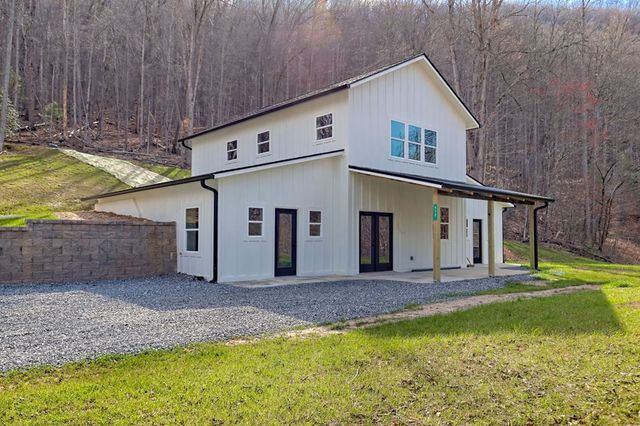 472 Hogsed Drive, Hayesville, NC 28904