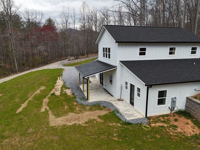 472 Hogsed Drive, Hayesville, NC 28904
