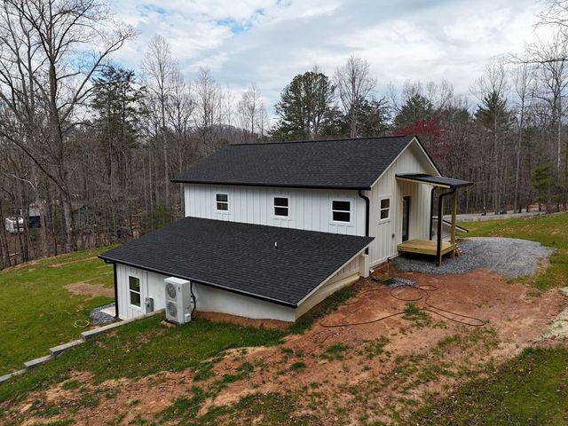 472 Hogsed Drive, Hayesville, NC 28904
