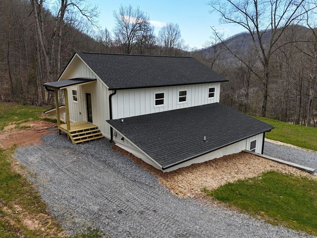 472 Hogsed Drive, Hayesville, NC 28904