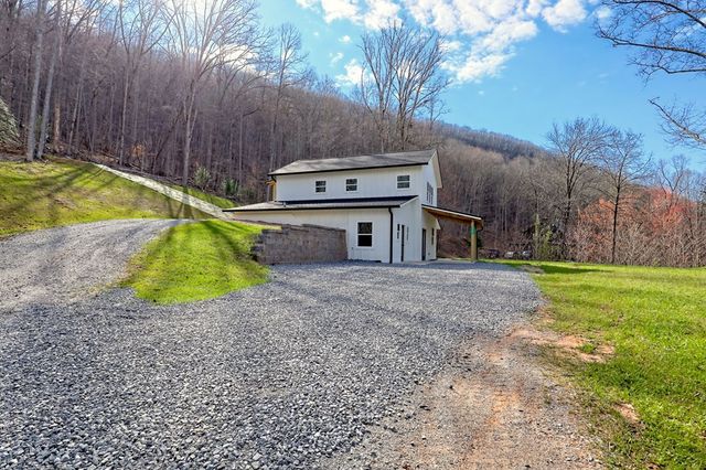 472 Hogsed Drive, Hayesville, NC 28904