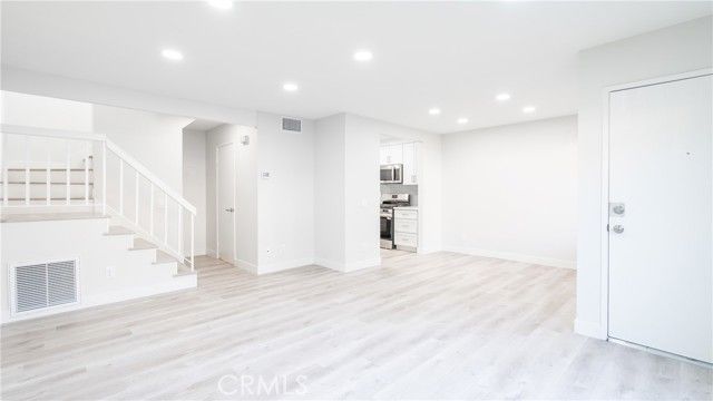 12302 Runnymede Street 4, North Hollywood (los Angeles), CA 91605