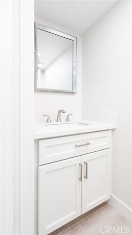 12302 Runnymede Street 4, North Hollywood (los Angeles), CA 91605