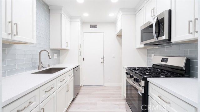 12302 Runnymede Street 4, North Hollywood (los Angeles), CA 91605