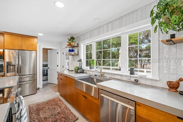 1638 Hampton Dr, Beaufort, SC 29906