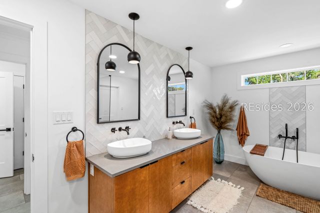 1638 Hampton Dr, Beaufort, SC 29906