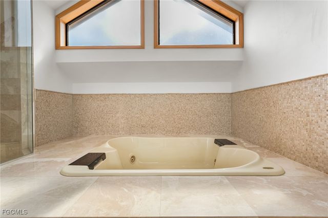 406 Gulf Bend DR, Captiva, FL 33924