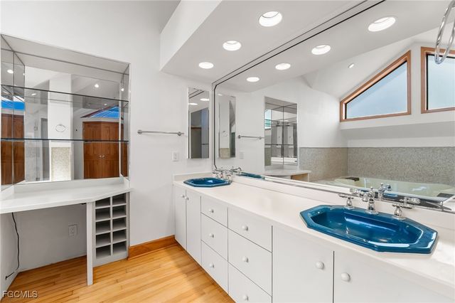 406 Gulf Bend DR, Captiva, FL 33924