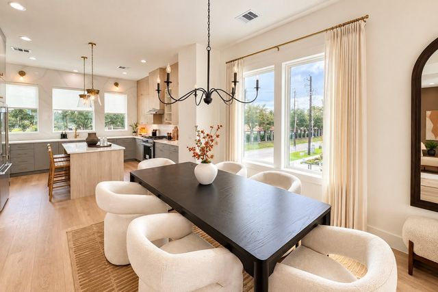 511 Hillwood Heights Drive, Houston, TX 77091