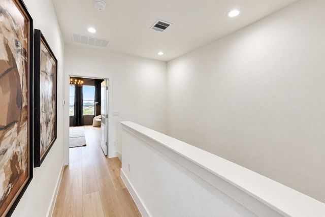 511 Hillwood Heights Drive, Houston, TX 77091