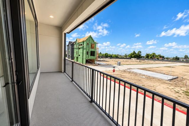 511 Hillwood Heights Drive, Houston, TX 77091