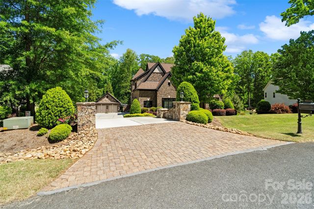 733 Fawns Glen Place, Clover, SC 29710