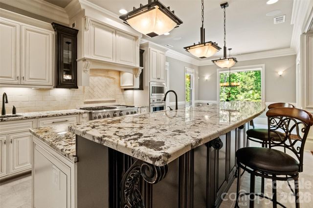 733 Fawns Glen Place, Clover, SC 29710