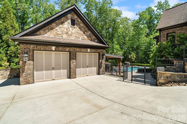 733 Fawns Glen Place, Clover, SC 29710