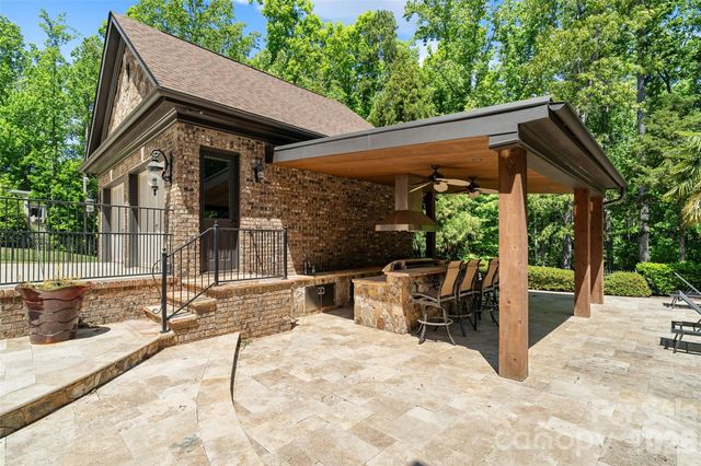 733 Fawns Glen Place, Clover, SC 29710