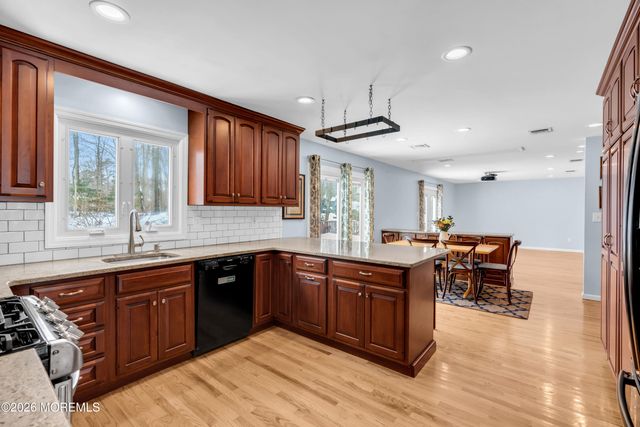 7 Friar Lane, Manalapan, NJ 07726