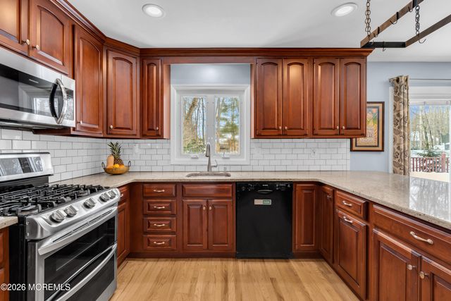 7 Friar Lane, Manalapan, NJ 07726