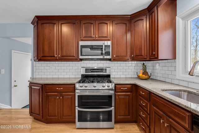 7 Friar Lane, Manalapan, NJ 07726