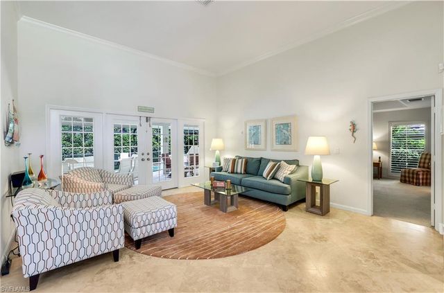 717 Pine Creek LN, Naples, FL 34108