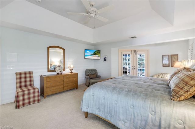 717 Pine Creek LN, Naples, FL 34108