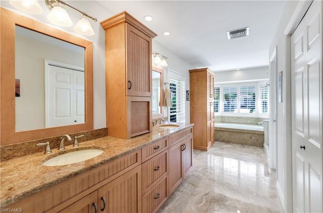 717 Pine Creek LN, Naples, FL 34108