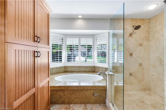 717 Pine Creek LN, Naples, FL 34108