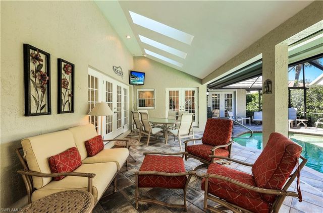 717 Pine Creek LN, Naples, FL 34108