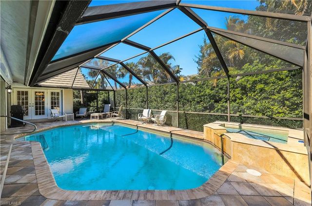 717 Pine Creek LN, Naples, FL 34108