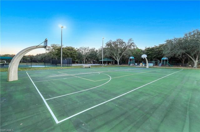 717 Pine Creek LN, Naples, FL 34108