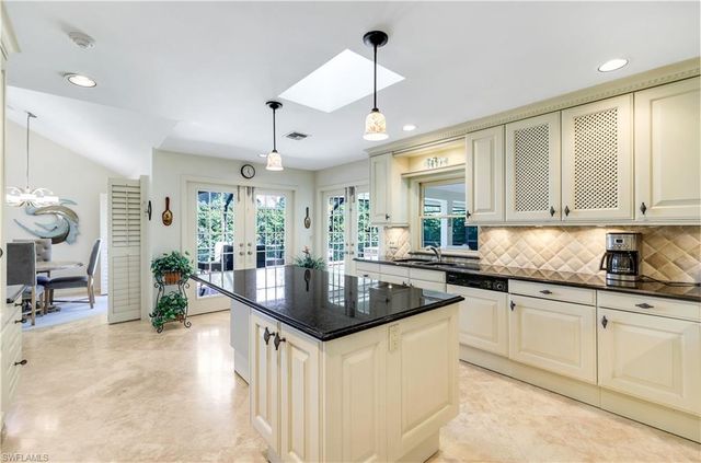 717 Pine Creek LN, Naples, FL 34108
