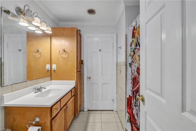 409 Shoreline DR, Hampton, VA 23669