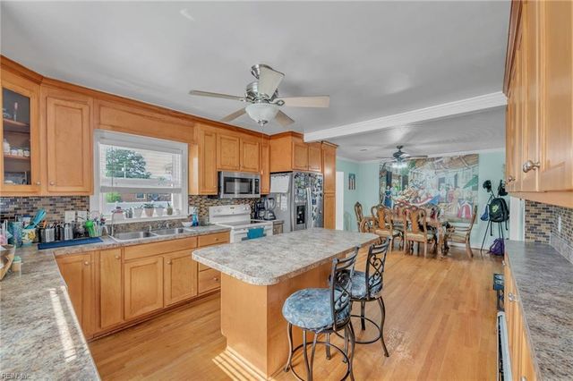 409 Shoreline DR, Hampton, VA 23669