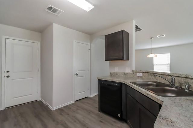 221 Fallow Deer Drive, Huntsville, TX 77320