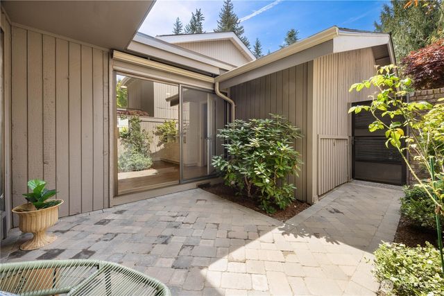 130 141st Place NE, Bellevue, WA 98007
