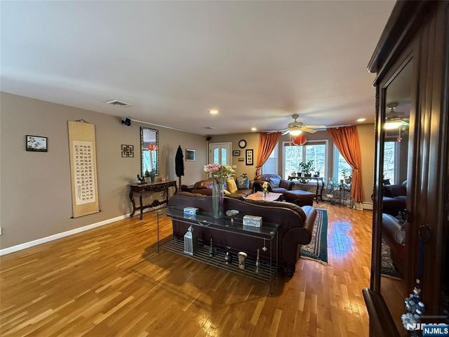 257B 5th Street 2, Palisades Park, NJ 07650