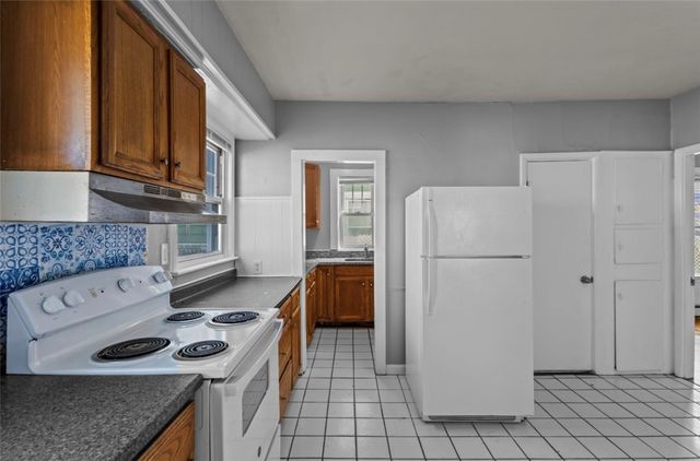 16 Maplehurst Avenue, Providence, RI 02908