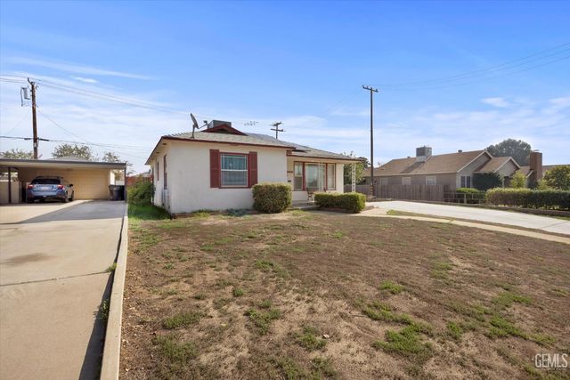 2700 Charleston Drive, Bakersfield, CA 93308