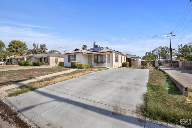 2700 Charleston Drive, Bakersfield, CA 93308