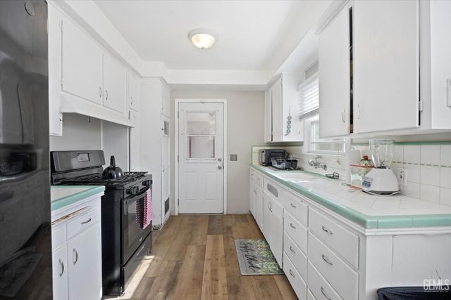 2700 Charleston Drive, Bakersfield, CA 93308