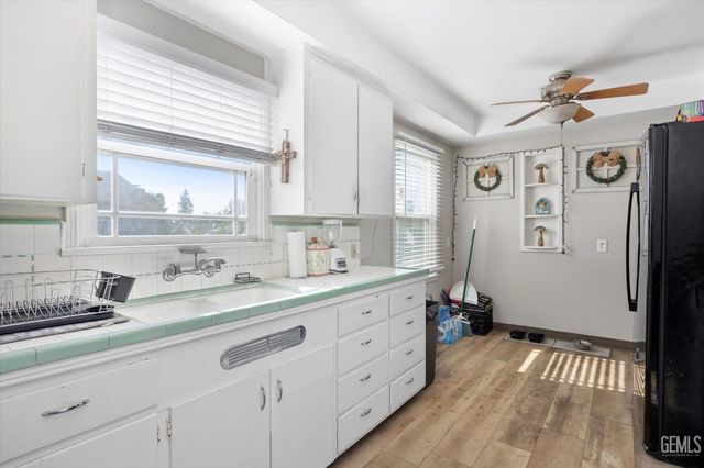 2700 Charleston Drive, Bakersfield, CA 93308