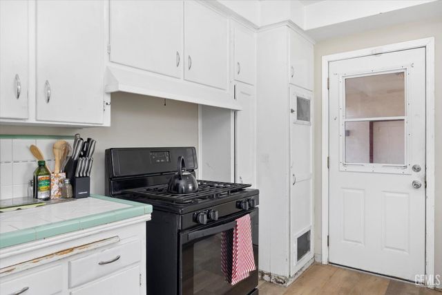 2700 Charleston Drive, Bakersfield, CA 93308